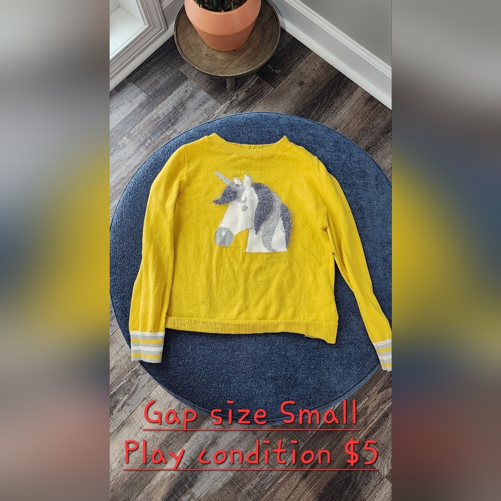 Gap shirt with horse